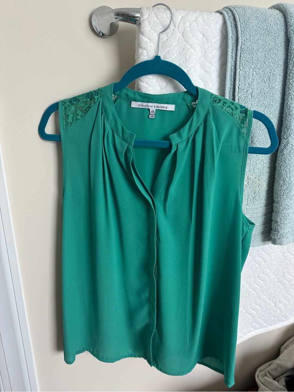 Collective Concepts Emerald Green Lace-Trim Sleeveless Blouse